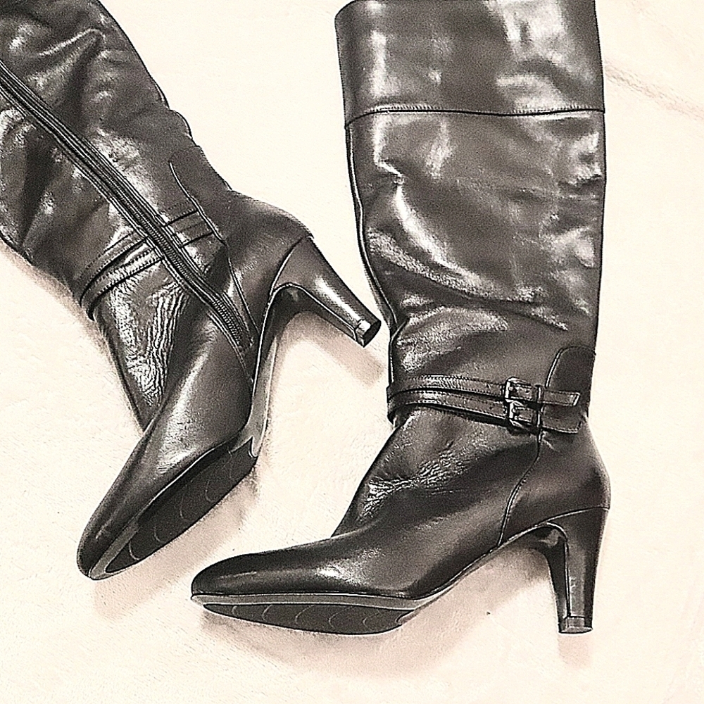 HEELED LEATHER BOOTS 8 Bandolino Black Tall Calf Knee Fall Classic Goth Work Y2K